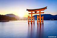 Nagy Torii at Itsukushima szentély Miyajima Japánban vászonkép, poszter vagy falikép