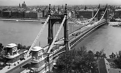 Erzsébet híd a Gellérthegyről nézve (1941) (keretezett kép) - vászonkép, falikép otthonra és irodába